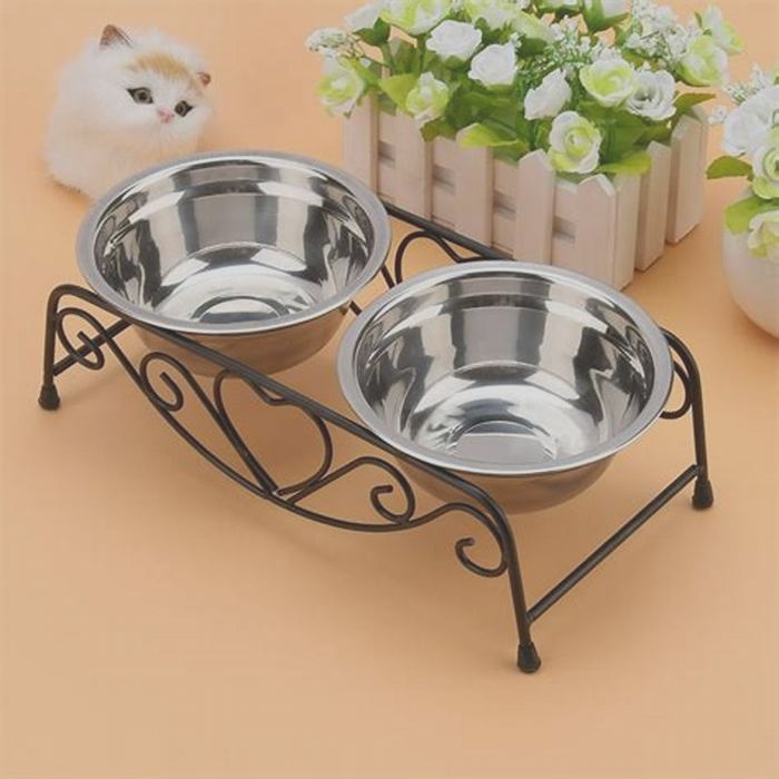 Do dogs prefer stainless steel bowls?